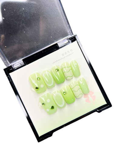 Pistachio Polka Wave 🥑🟢✨ - 24 Pcs of Press On Nails