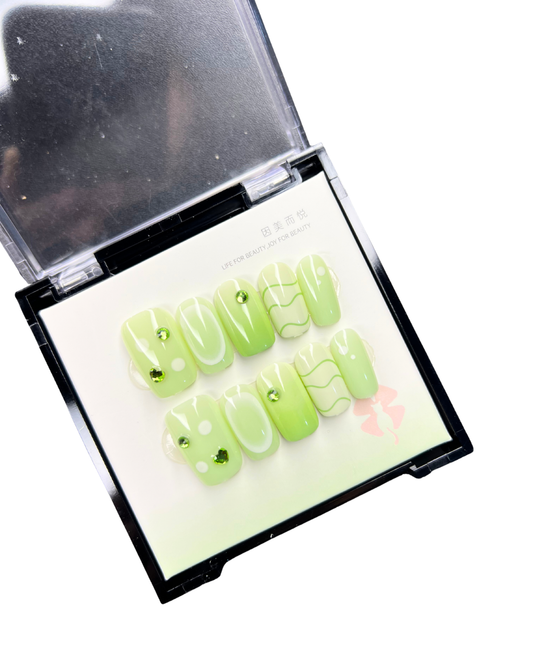 Pistachio Polka Wave 🥑🟢✨ - 24 Pcs of Press On Nails