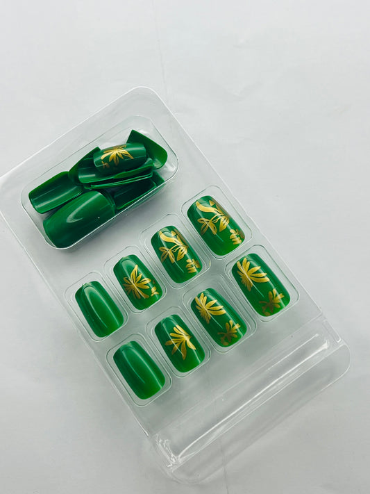 Emerald Gilded Fern 🌿 - 24 Pcs of Press On Nails
