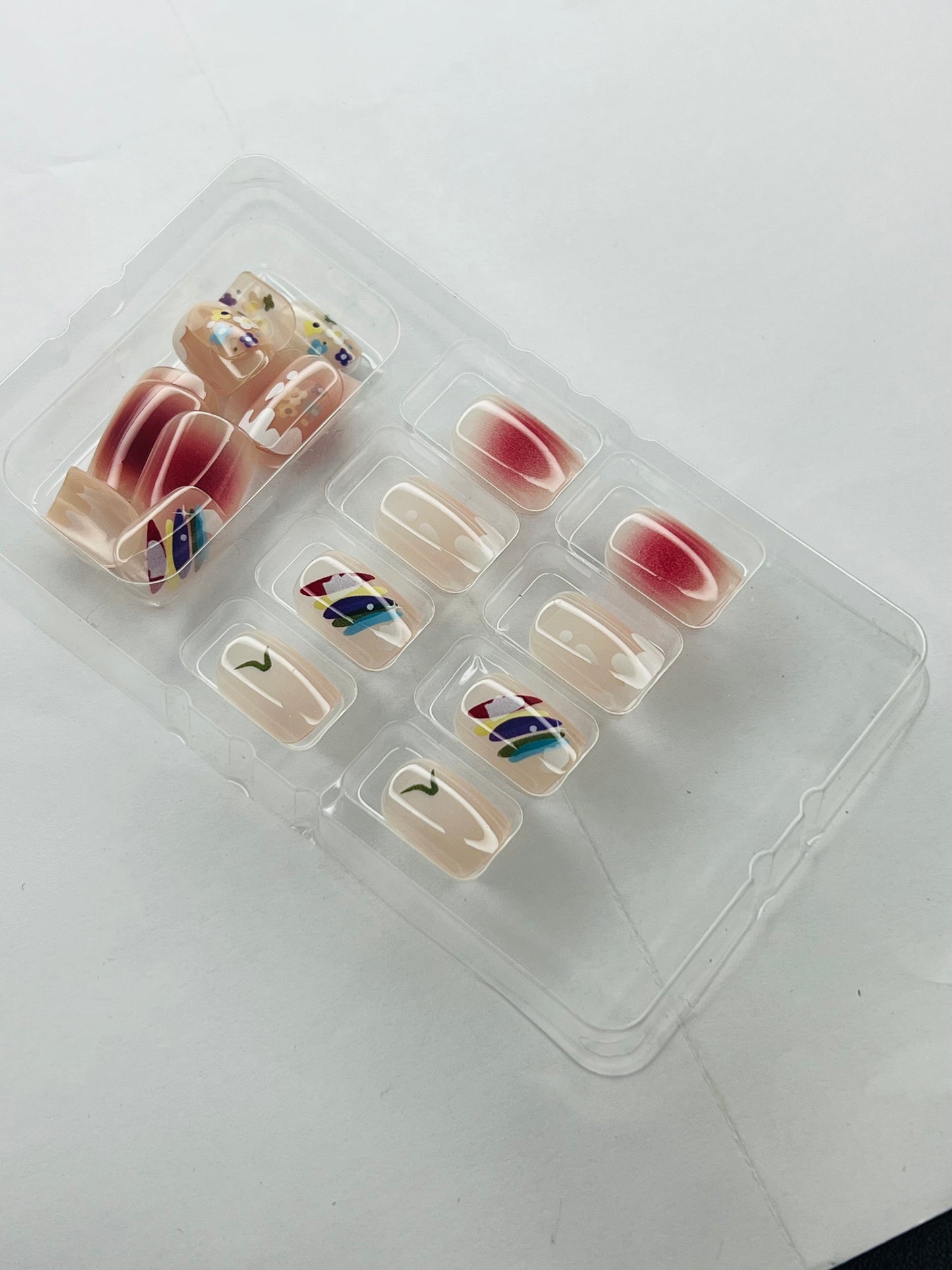 Abstract Rainbow Bloom 🌈 - 24 Pcs of Press On Nails