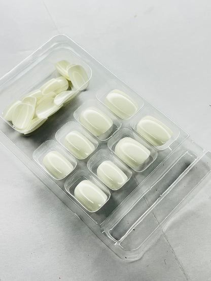 Pure Jasmine Petals - 24 Pcs of Press On Nails