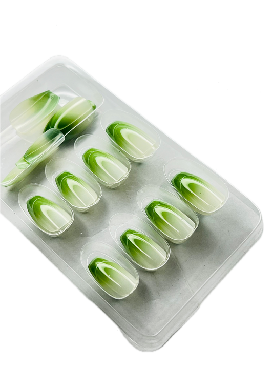 FOREST OMBRÉ FUSION 🌲🌿✨- 24 Pcs of Press On Nails