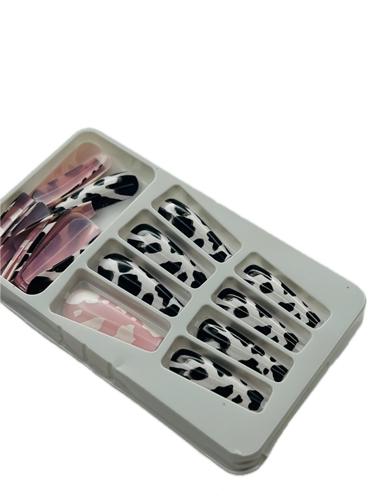 MONOCHROME MOO MIST 🐄🖤💖 - 24 Pcs of Press On Nails