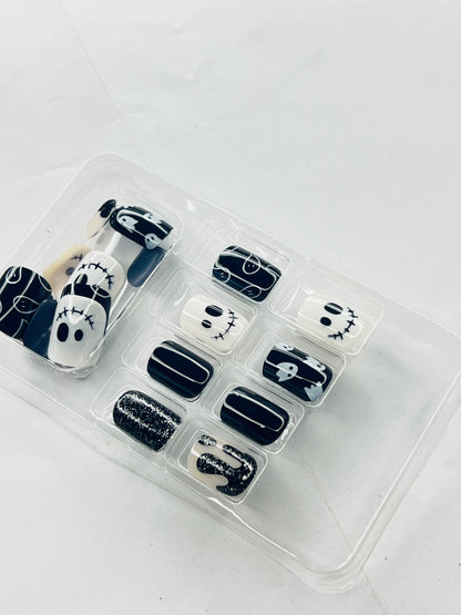 SPOOKY SPIRIT FRENCH 🎃👻🕸️- 24 Pcs of Press On Nails