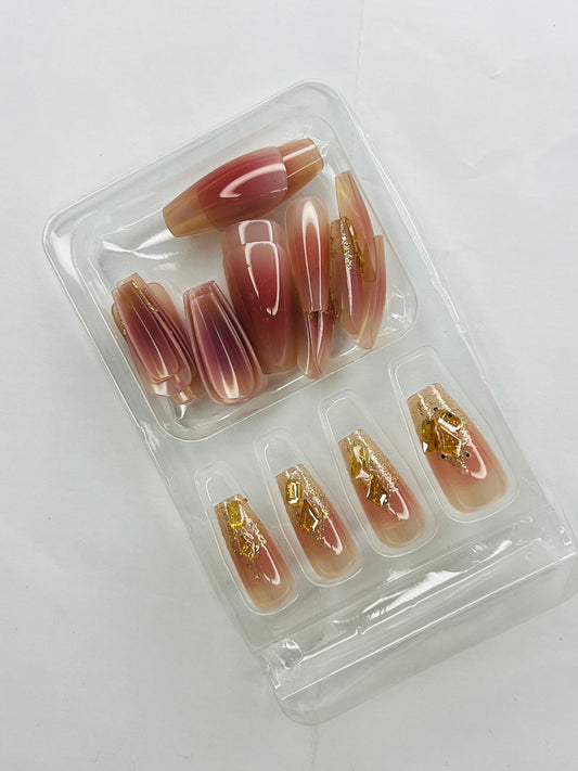 Gilded Amethyst Ombre 💜✨  - 24 Pcs of Press On Nails