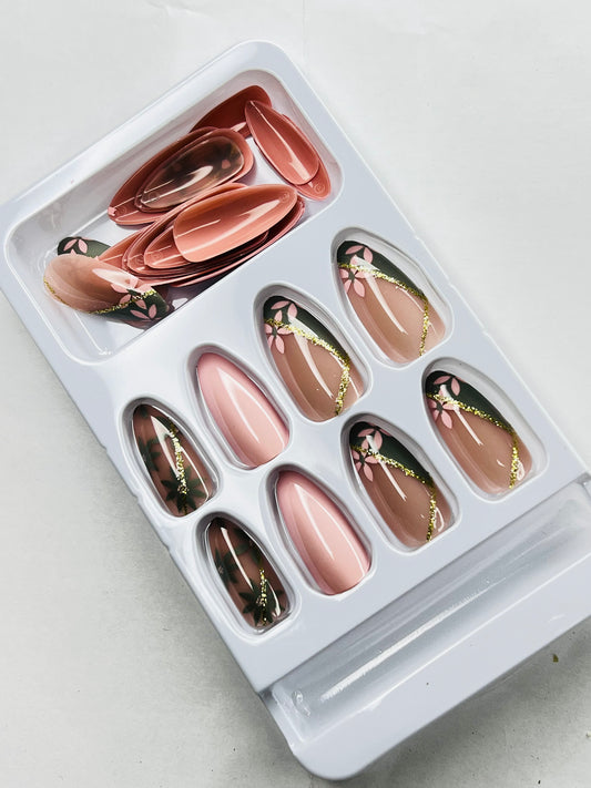 Almond Floral & Gold ✨🌸 - 24 Pcs of Press On Nails