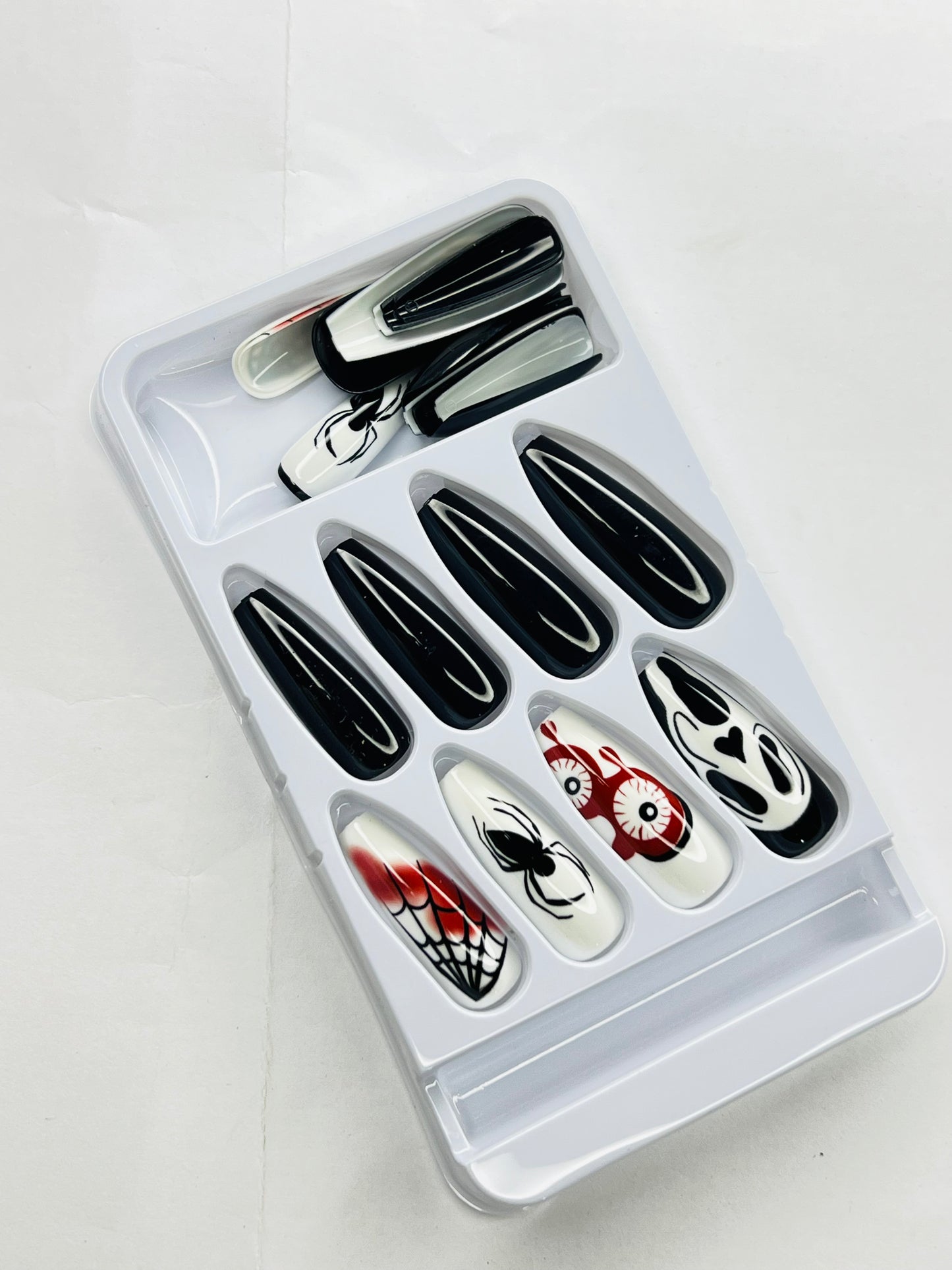 Coffin Spooky Halloween Horror 🕸️👻 - 24 Pcs of Press On Nails
