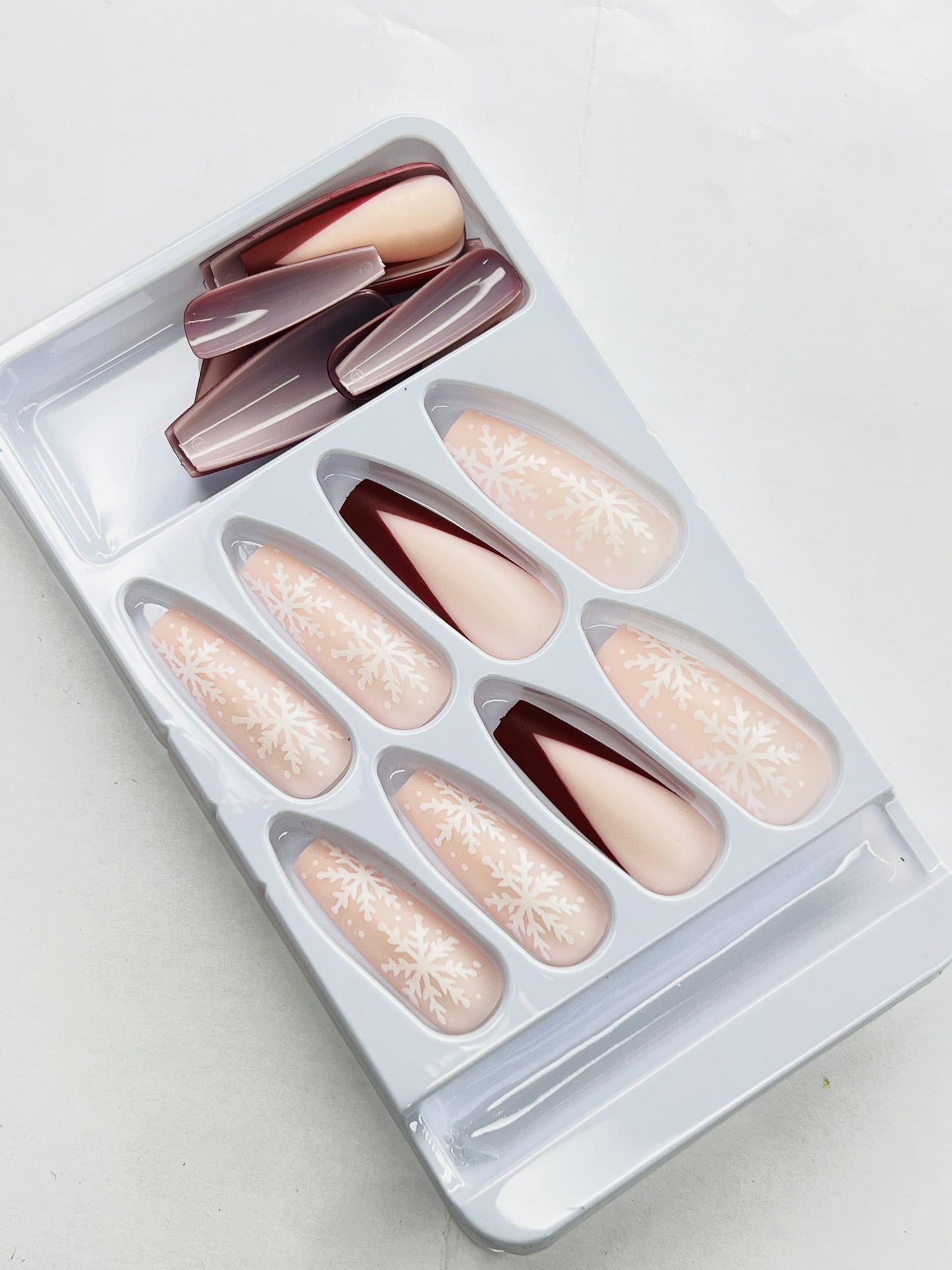 Coffin Frosted Snowflake & Burgundy V-Tip ❄️🍷- 24 Pcs of Press On Nails